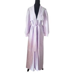 Vintage 1970s Lilac Textured Satin‎ Full Robe Lace Collar Delicate Feminine Glam